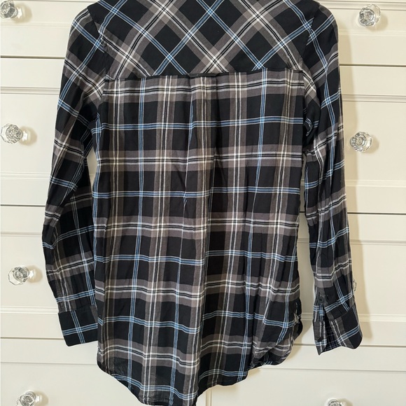VINCE PLAID BUTTON DOWN, LEATHER COLLAR DETAIL AND CONTRAST CUFF FABRIC, SIZE 2 - Picture 2 of 5